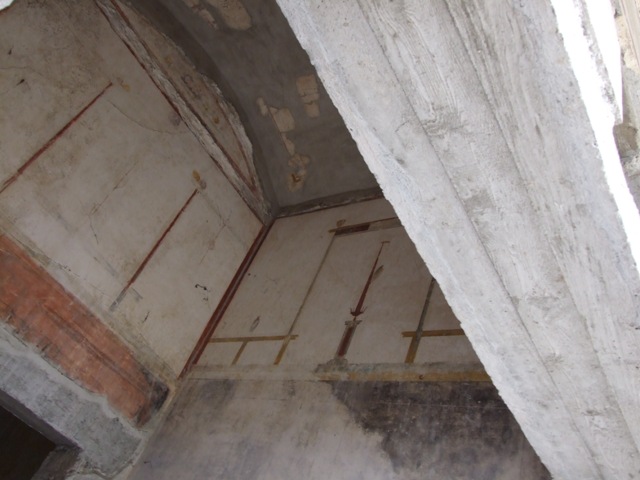 IX.13.1-3 Pompeii. May 2010.  Room 12, north wall.