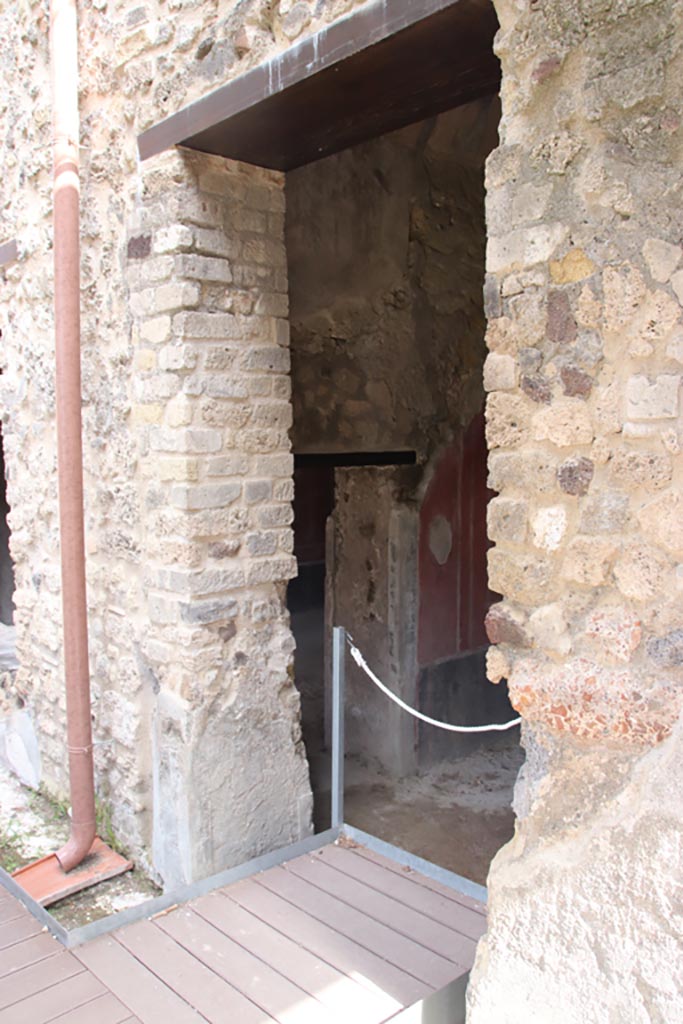 Villa of Diomedes, Pompeii. October 2023. 
Doorway into room from east portico. Photo courtesy of Klaus Heese.
(Villa Diomedes Project – area 56).
[Fontaine room 5.8]
