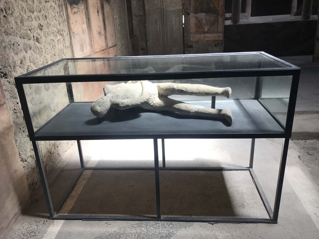 Villa of Mysteries, Pompeii. April 2019. Body-cast as shown above in room 32, now on display in atrium.
Photo courtesy of Rick Bauer.
