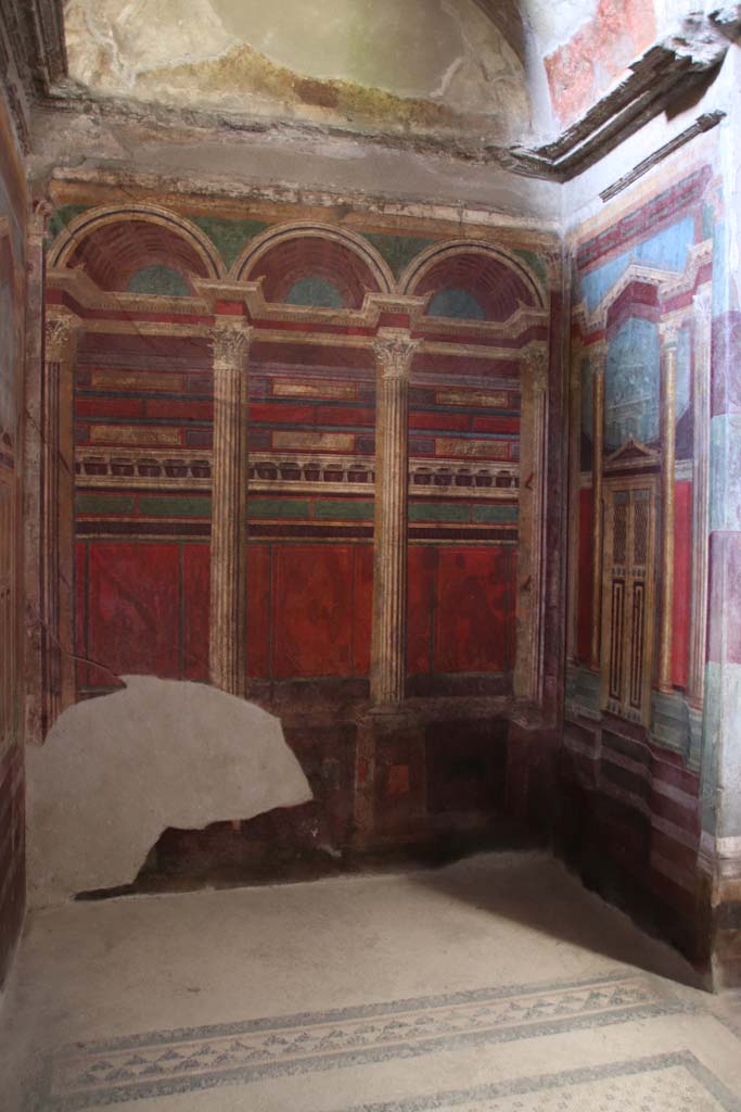 Villa of Mysteries, Pompeii. September 2021.
Room 16, looking towards bed recess near east wall with mosaic flooring. Photo courtesy of Klaus Heese.
