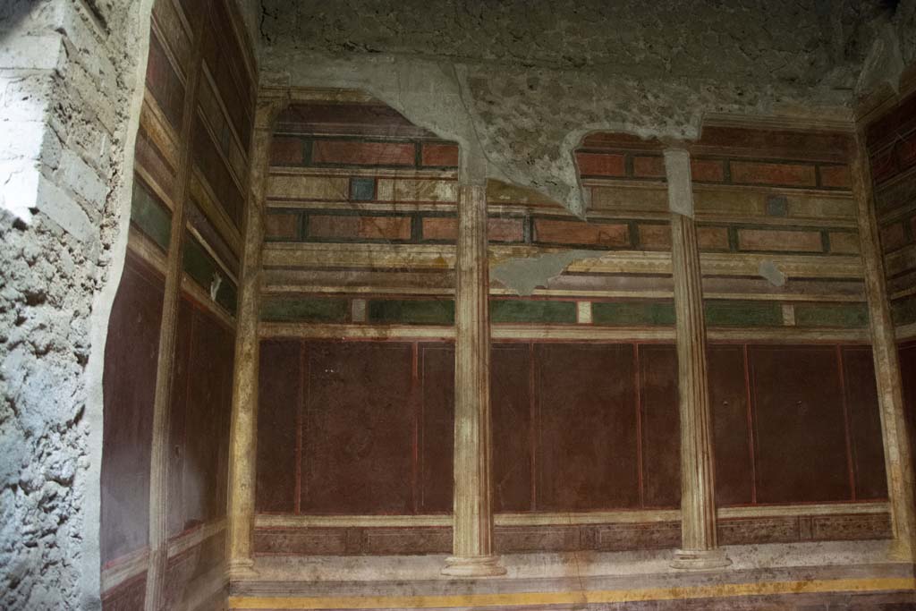 Villa of Mysteries, Pompeii. November 2017. Room 15, looking towards west wall of room.
Foto Annette Haug, ERC Grant 681269 DÉCOR.
