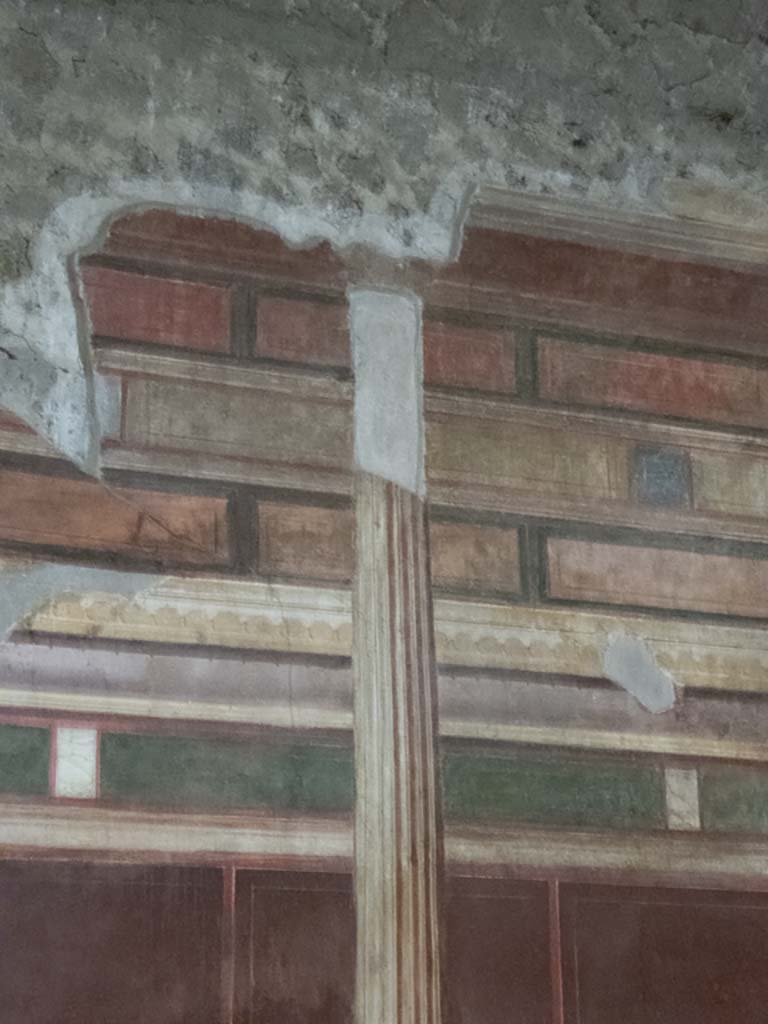 Villa of Mysteries, Pompeii. September 2017. Room 15, detail from upper west wall.
Foto Annette Haug, ERC Grant 681269 DÉCOR.
