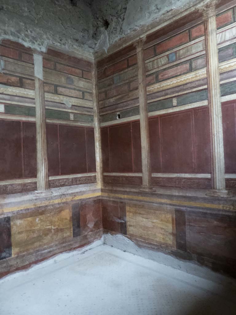 Villa of Mysteries, Pompeii. September 2017. Room 15, looking towards north-west corner.
Foto Annette Haug, ERC Grant 681269 DÉCOR.
