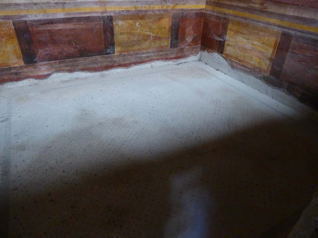 Villa of Mysteries, Pompeii. September 2017. Room 15, looking north-west across flooring.
Foto Annette Haug, ERC Grant 681269 DÉCOR.
