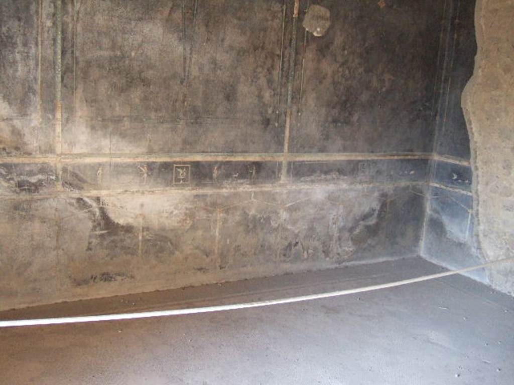 Villa of Mysteries, Pompeii. May 2006. Room 2, tablinum, north wall and north-east corner.