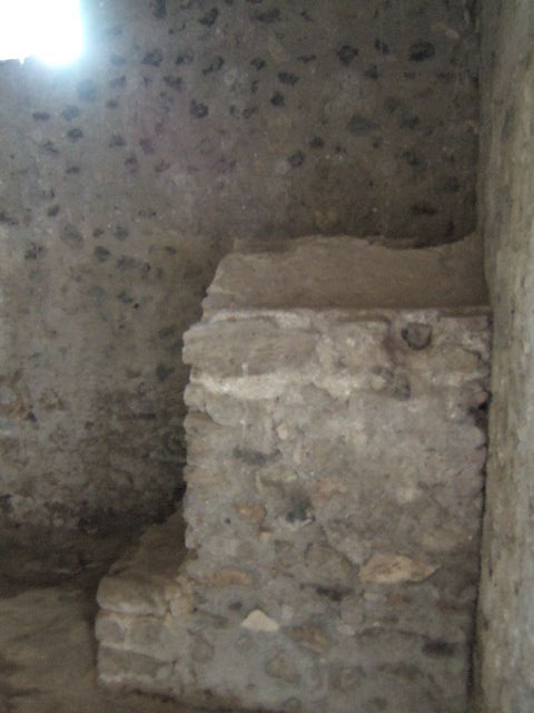 Villa Regina, Boscoreale. December 2006. Looking east towards reconstructed floor of “pergola” at upper level. Room 11, the barn would have been below it.
