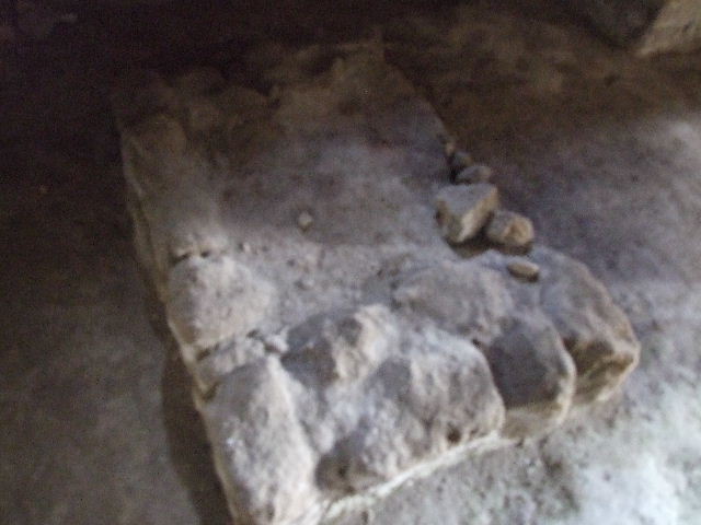 Villa Regina, Boscoreale. May 2006. Looking west towards exterior wall of room 8, torcularium, showing cast of window shutters from outside. 