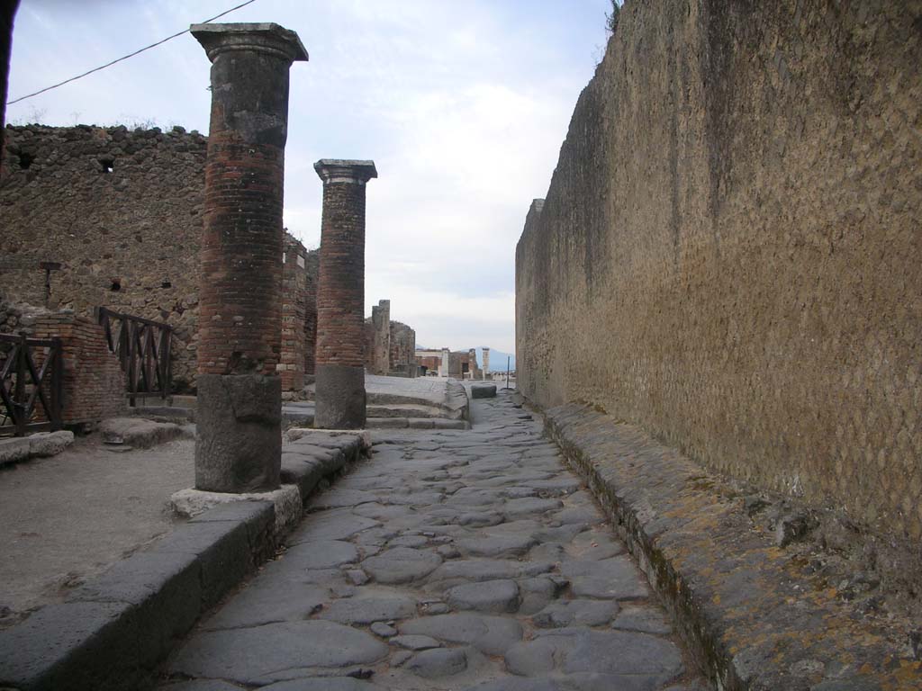 Via Marina, Pompeii. May 2011. 
Looking east between VII.16 and VIII.1, towards junction with Vicolo del Gigante, on left. Photo courtesy of Ivo van der Graaff.
