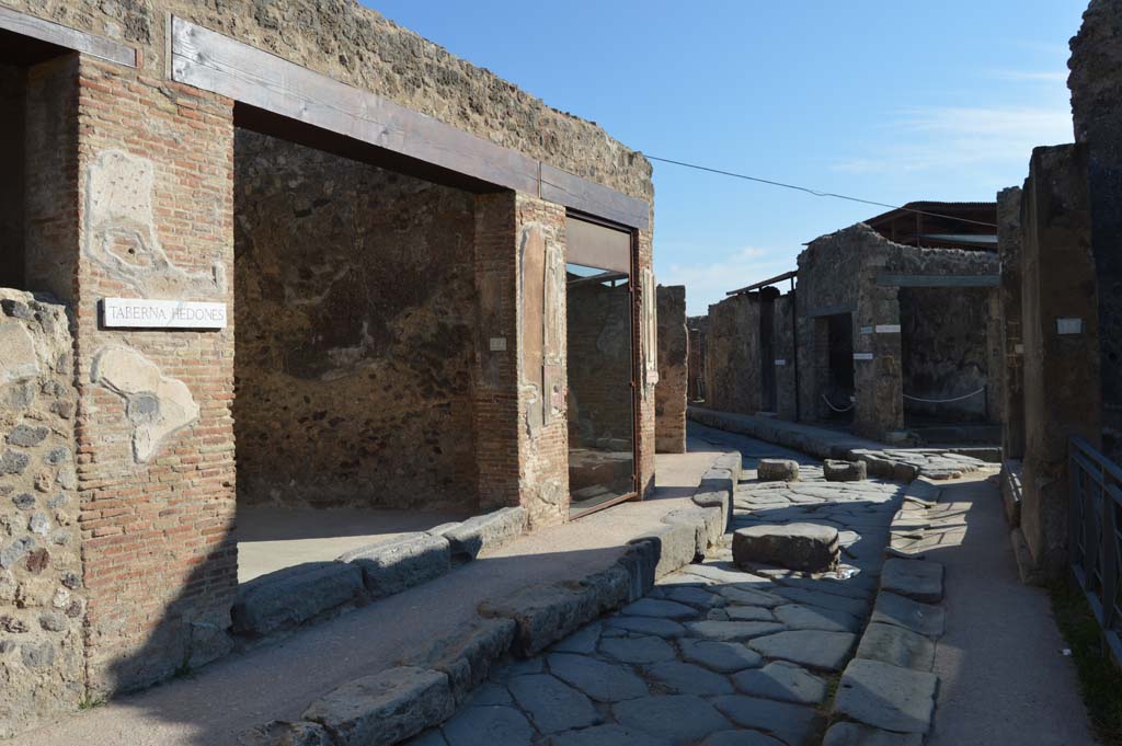 Via degli Augustali, Pompeii. October 2017. Looking east towards entrance doorways at VII.2.44 and VII.2.45.
Foto Taylor Lauritsen, ERC Grant 681269 DÉCOR.



