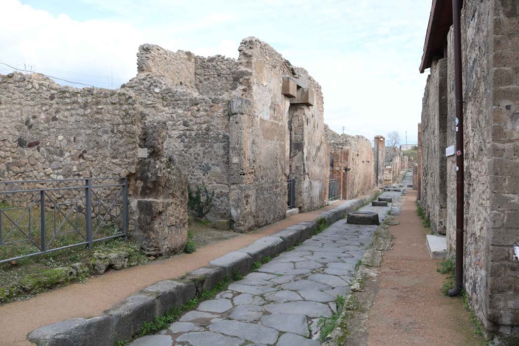 Via degli Augustali, Pompeii. December 2018. Looking east between VII.2, on left, and VII.1, on right. Photo courtesy of Aude Durand.

