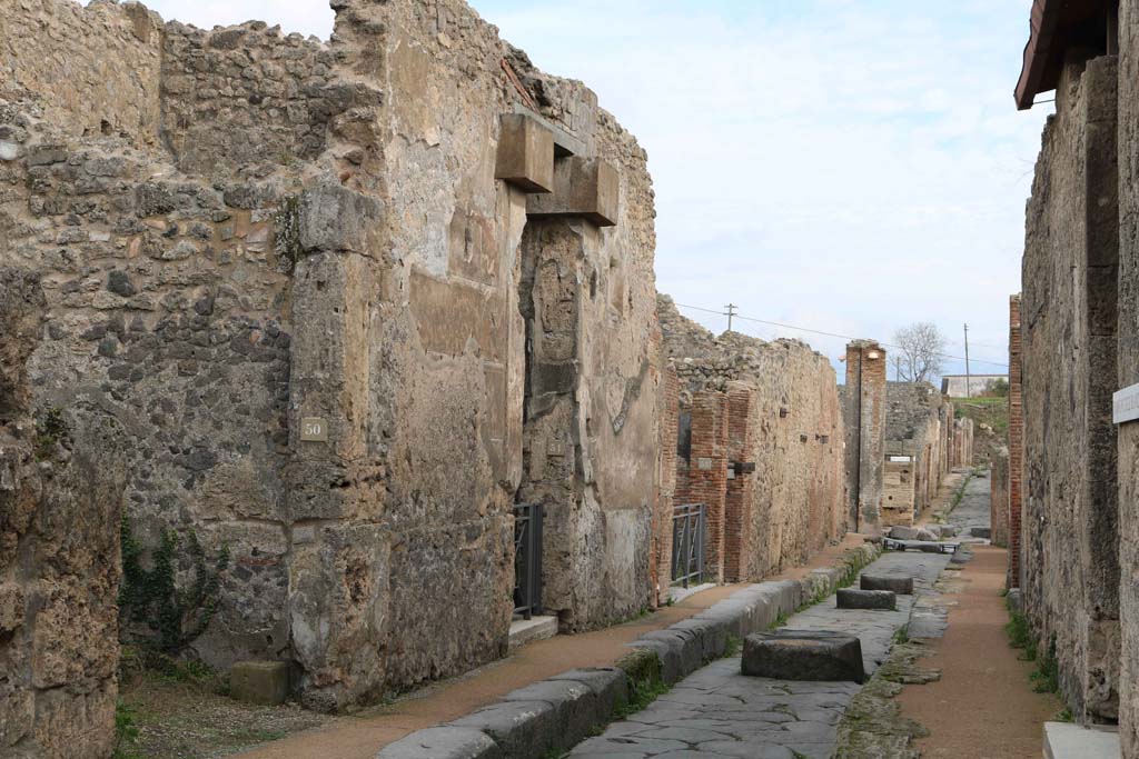 Via degli Augustali, Pompeii. December 2018. Looking east between VII.2, on left, and VII.1, on right. Photo courtesy of Aude Durand.