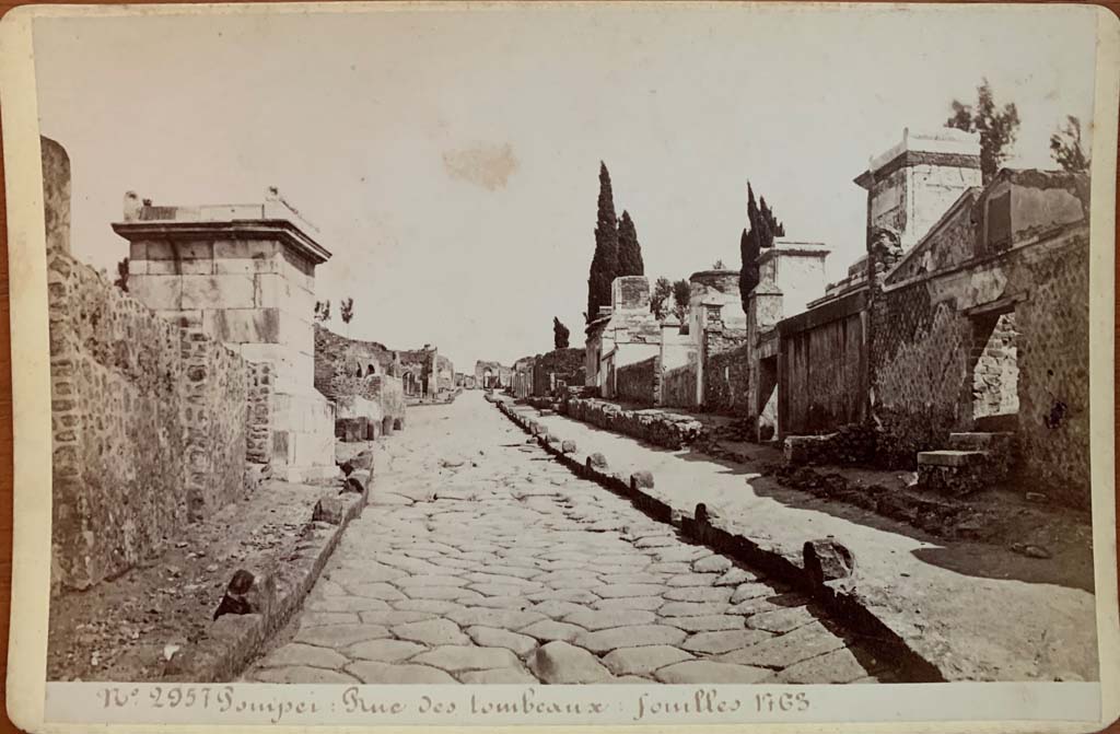 Via dei Sepolcri. Michel Amodio cabinet card 2957, described as Rue des Tombeaux.
Looking south from HGW23 to junction with Via Superior. Photo courtesy of Rick Bauer. 
