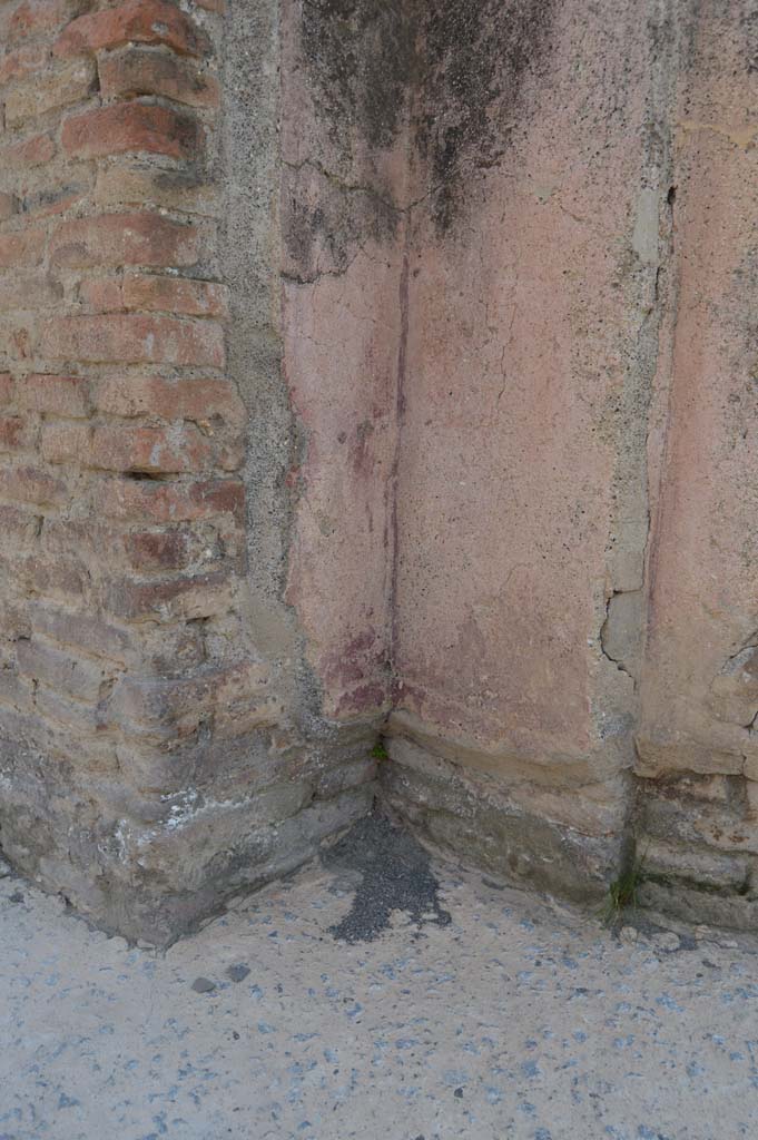 Via del Foro, east side, Pompeii. March 2019. 
Detail of remaining stucco/plaster on pilaster/column at south end of portico. 
Foto Taylor Lauritsen, ERC Grant 681269 DCOR.
