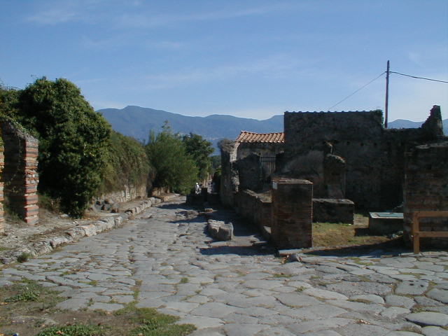 Junction of Vicolo dei Vettii (on the right) and Via del Vesuvio in front of water tower. September 2004.