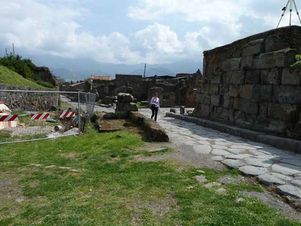 Via del Vesuvio, May 2010. Looking south through the site of the Vesuvius gate.