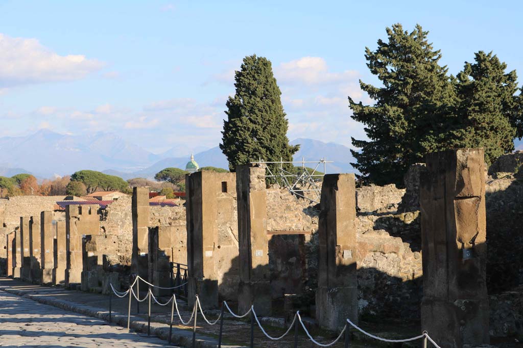 Via dell’Abbondanza, south side, Pompeii. December 2018. 
Looking south-east along Insula VIII.5, with VIII.5.3, on right. Photo courtesy of Aude Durand.


