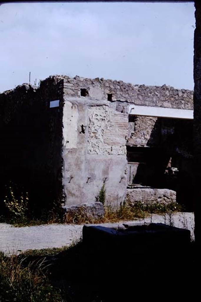 Via di Castricio, Pompeii. 1964. Looking north towards I.11.11, from fountain at I.16.4   
Below the site of the sign of the Phoenix, CIL IV 9851 can still be read. Photo by Stanley A. Jashemski.
Source: The Wilhelmina and Stanley A. Jashemski archive in the University of Maryland Library, Special Collections (See collection page) and made available under the Creative Commons Attribution-Non Commercial License v.4. See Licence and use details.
J64f1492
