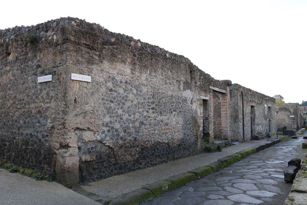 Via di Castricio, Pompeii, south side. December 2018. Looking west from I.16.1 to I.16.4. Photo courtesy of Aude Durand.