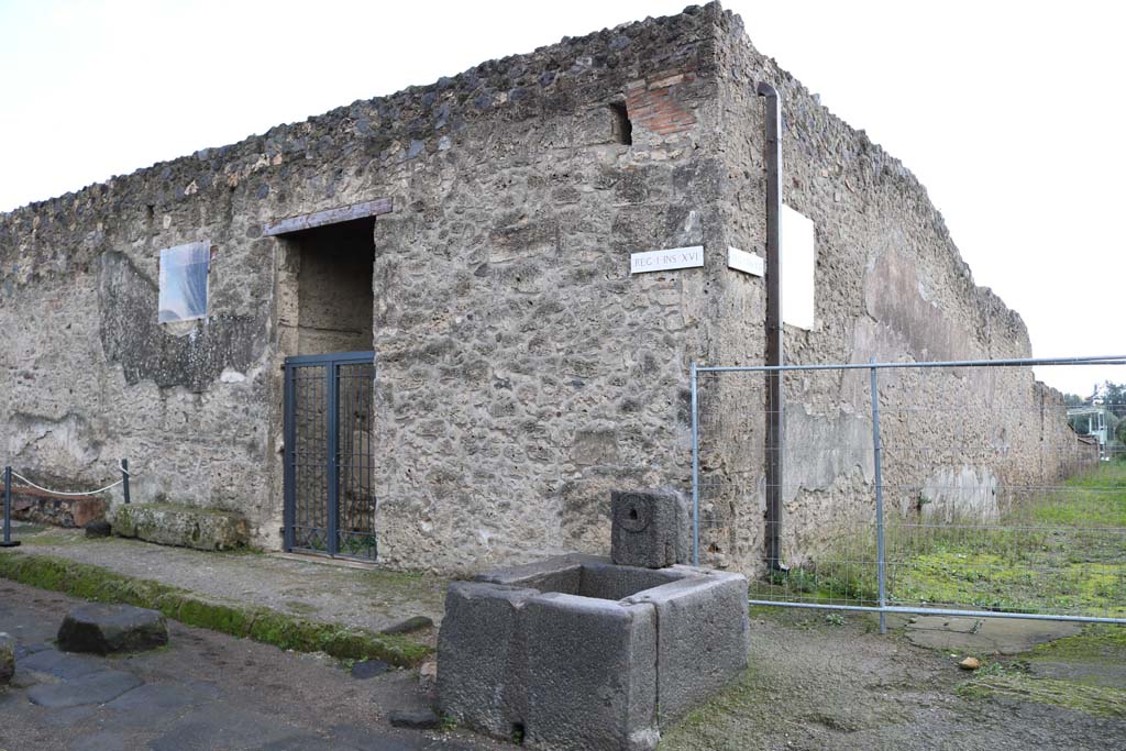 Via di Castricio, south side (on left), with entrance doorway to I.16.4. December 2018. 
Junction with unnamed vicolo between I.16 and I.17, on right. Photo courtesy of Aude Durand.
