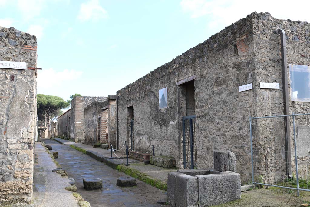 Via di Castricio, Pompeii. December 2018. Looking east between 1.11, on left, and I.16, on right. Photo courtesy of Aude Durand.