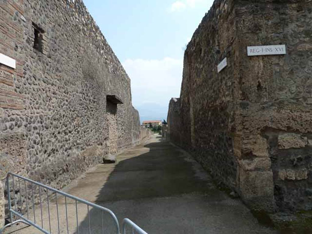 Via di Castricio, south side, May 2010. Looking south between I.15 and I.16 on Vicolo della Nave Europa.