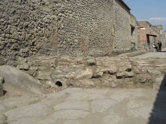Via di Nocera, west side, May 2010. Looking south along I.14, from near I.14.5