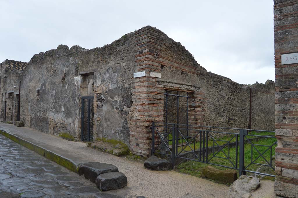 Vicolo del Menandro, south side, Pompeii. March 2018.
Looking south-east from Vicolo del Menandro, towards entrance doorway of I.10.9 on corner junction of Vicolo del Citarista, centre right.
Foto Taylor Lauritsen, ERC Grant 681269 DCOR.
