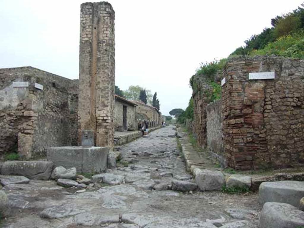 Via del Vesuvio (Via Stabiana). May 2010. Looking north from crossroads with Vicolo di Mercurio, on left, and Vicolo delle Nozze d’Argento, on right. 

