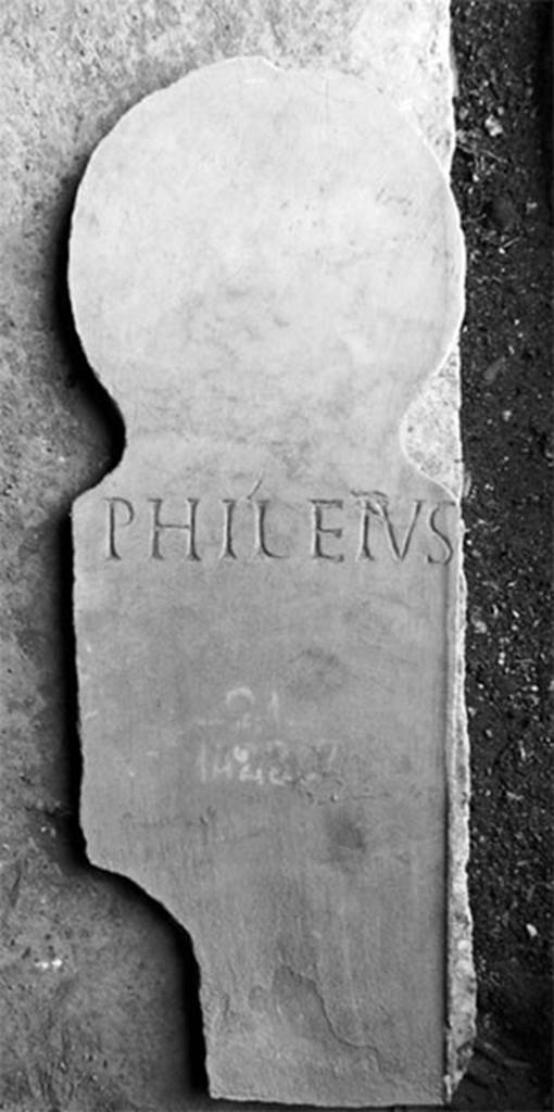 Pompeii Fondo Azzolini. Tomb 7a: Philetus.
Columella with inscription

PHILETUS

Philetus

See Notizie degli Scavi di Antichit, 1916, 302, t7a.
Photo  Umberto Soldovieri.
