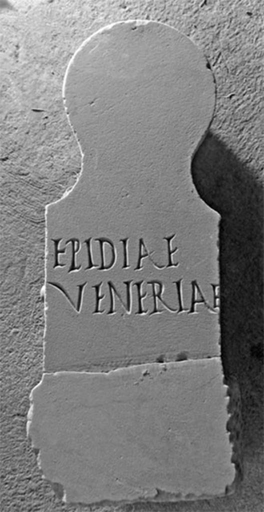 Pompeii Fondo Azzolini. Tomb 110: Epidiae Veneriae.
Columella with inscription

EPIDIAE
VENERIAE

Epidiae
Veneriae

See Notizie degli Scavi di Antichit, 1916, 303, t110.
Photo  Umberto Soldovieri.
