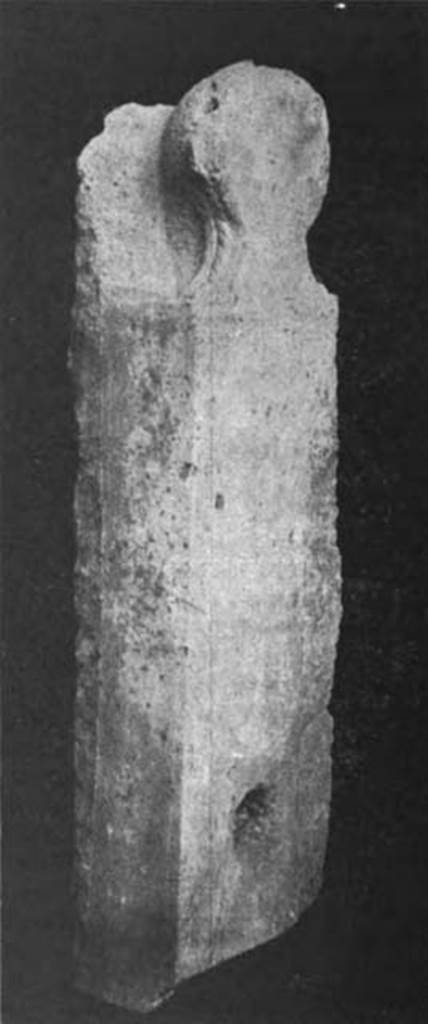 Pompeii Fondo Azzolini. Female columella of Vesuvian stone.
See Notizie degli Scavi di Antichit, 1916, p. 298, fig. 11.
