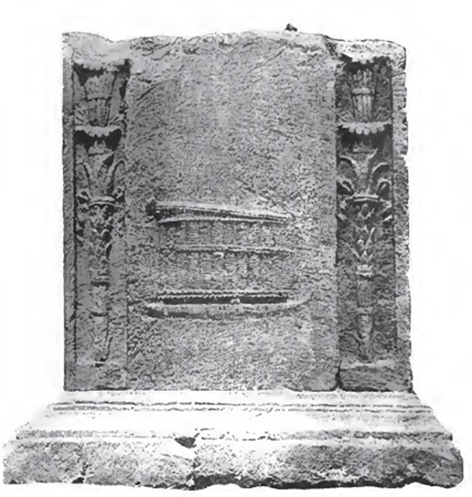 NGH Pompeii. 1910 photo of south side of altar on Schola tomb.
According to Spano, this is a mystical chest, made of rushes, cylindrical, wide, and supported by feet, of which three are visible. 
The head of a snake is lifting the cover. This side is framed by two great torches.
This symbolises that the buried person had been in initiated in life into the mysteries of Dionysus.
See Notizie degli Scavi di Antichit, 1910, p. 395-6.
