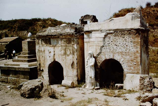 Pompeii Porta Nocera. Tomb 2EN, west wall of interior. May 2010.