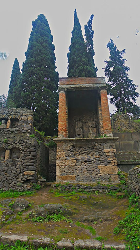 Pompeii Porta Nocera. 2016/2017.
Tomb 9OS. Looking south towards Tomb of a magistrate? Photo courtesy of Giuseppe Ciaramella.
