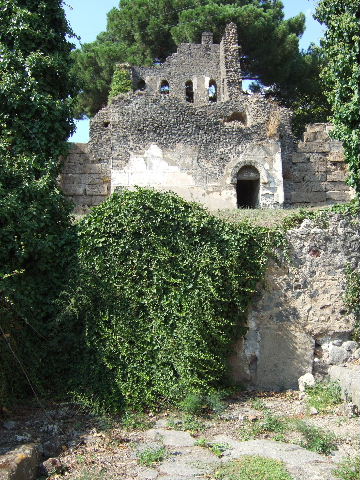 Tower X, Pompeii from VI.11.20.  December 2007.