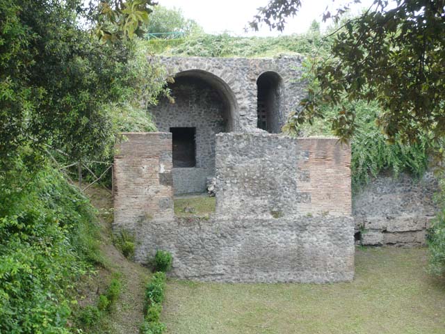 T2 Pompeii. Tower II. May 2010. Looking north east.