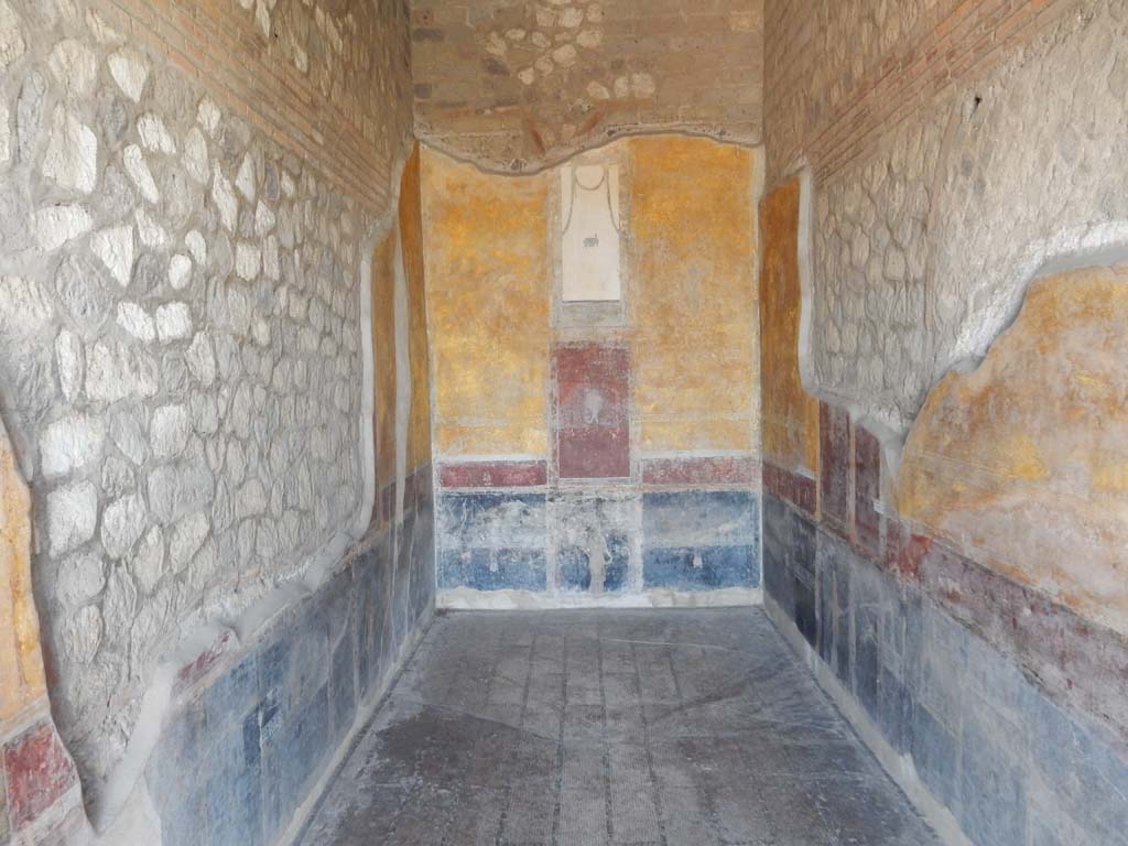 Stabiae, Villa Arianna, June 2019. Room 11, looking south from entrance doorway. Photo courtesy of Buzz Ferebee.