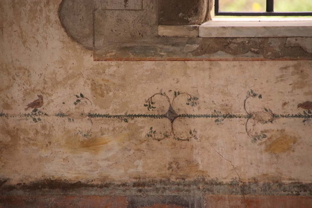 Stabiae, Villa Arianna, October 2020. Room 12, detail of painted frieze on south wall. Photo courtesy of Klaus Heese.