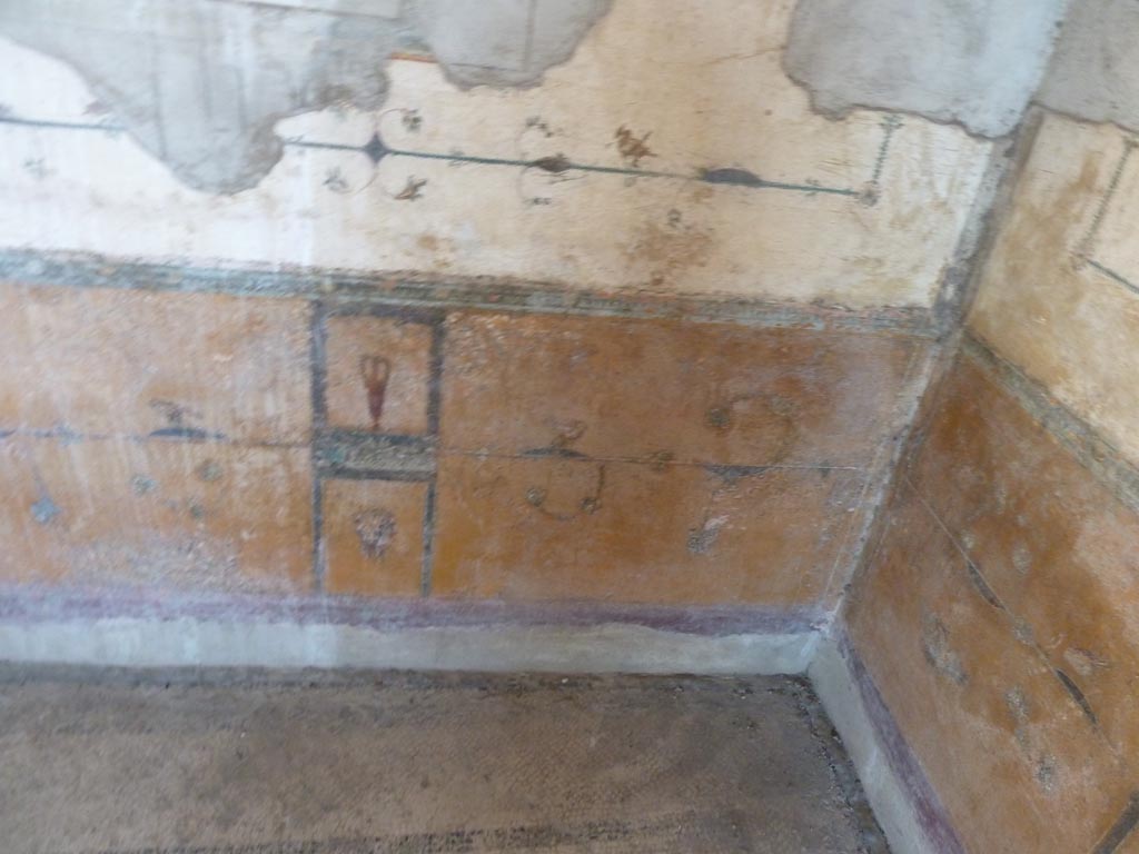 Stabiae, Villa Arianna, September 2015. Room 12, lower wall and zoccolo (dado) of south wall in south-west corner.