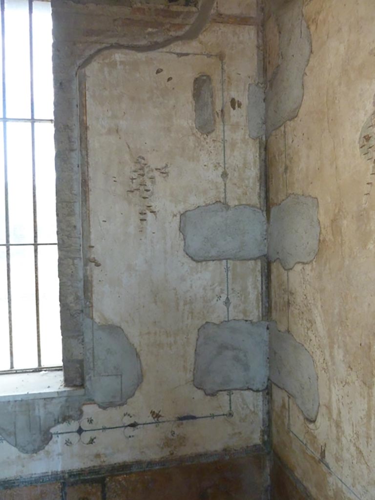 Stabiae, Villa Arianna, September 2015. Room 12, south wall in south-west corner.