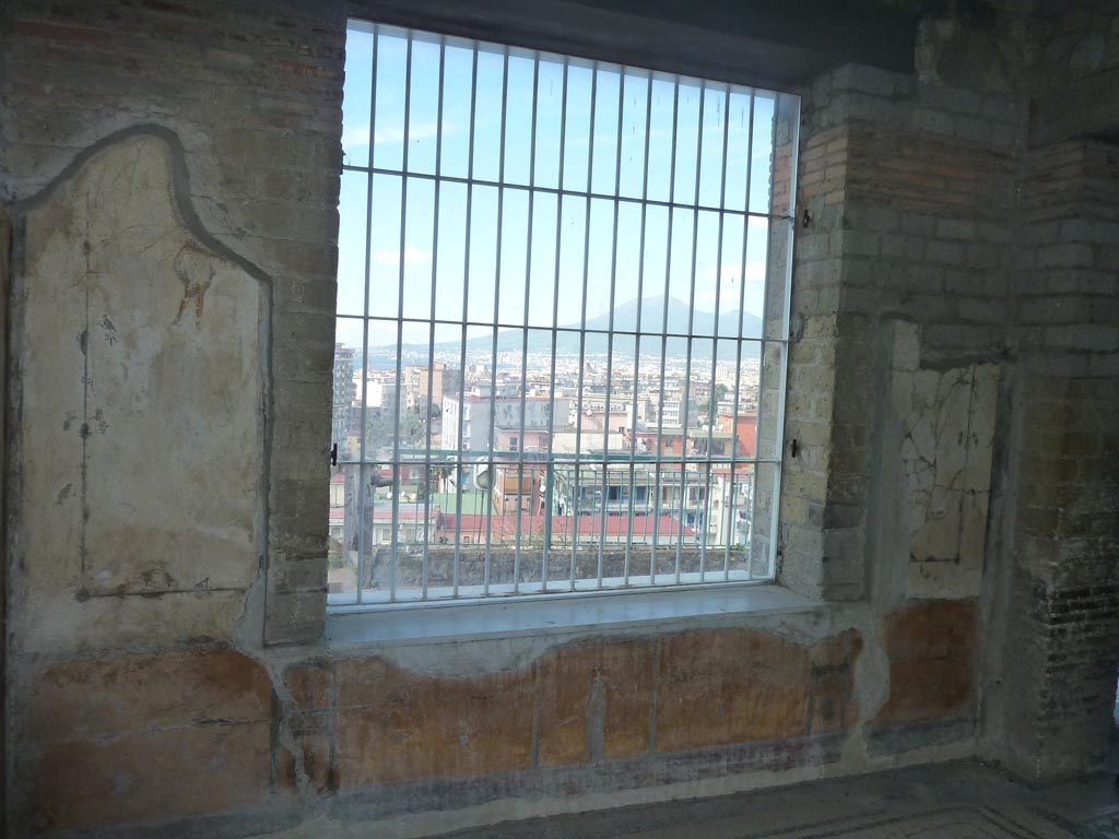 Stabiae, Villa Arianna, September 2015. Room 12, north wall with window overlooking terraces.