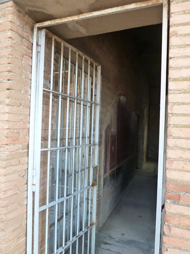 Stabiae, Villa Arianna, September 2015. Doorway to corridor 8. 
