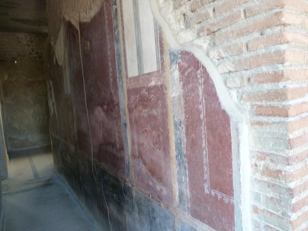 Stabiae, Villa Arianna, September 2015. Corridor 8, west wall.
