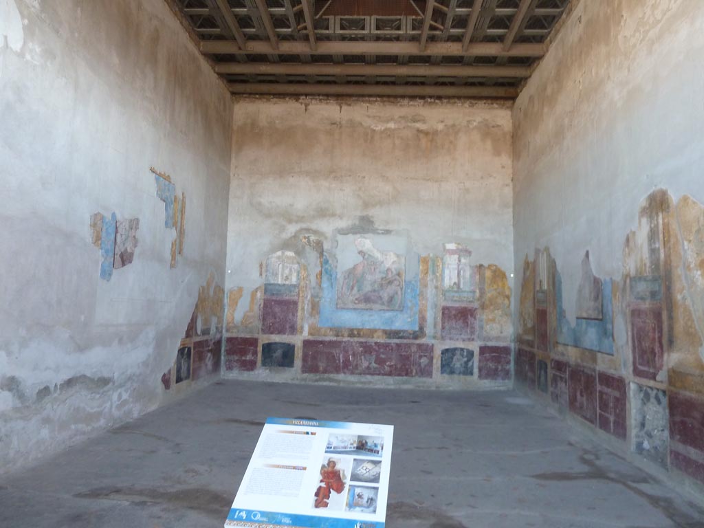 Stabiae, Villa Arianna, September 2015. Room 3, looking south from entrance to the triclinium.
On the rear wall the large painting of Bacchus and Ariadne was found, which gave the Villa its name.
