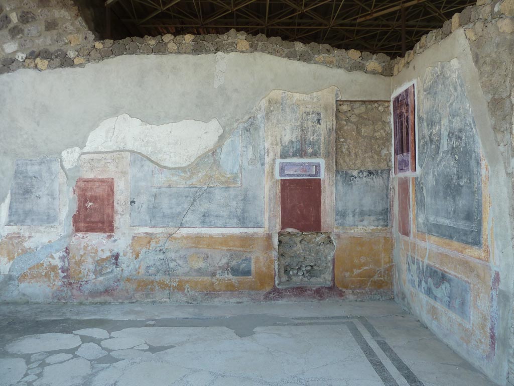 Stabiae, Villa Arianna, September 2015. Room 42, south wall, and south-west corner.