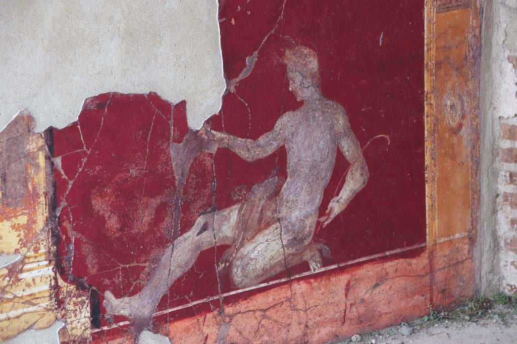 Stabiae, Villa Arianna, September 2021. Room 17, detail of painted figure on zoccolo on east wall. Photo courtesy of Klaus Heese.