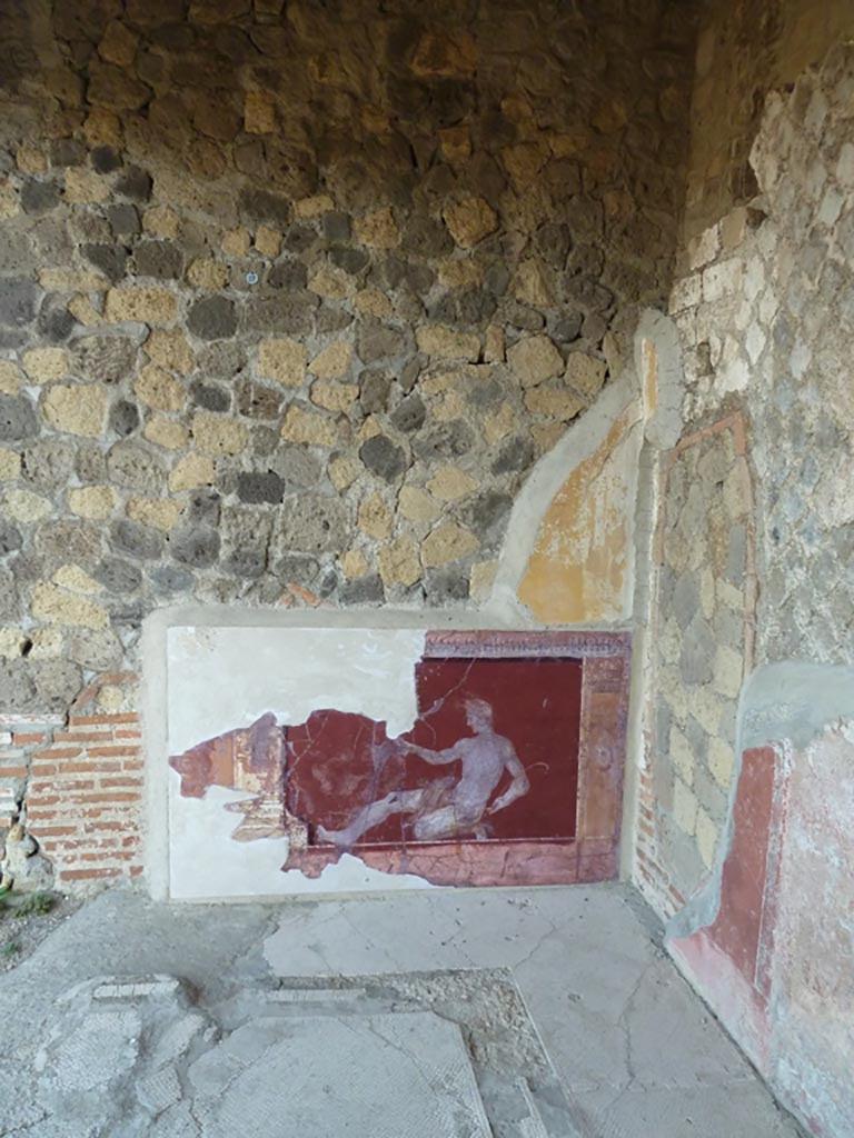 Stabiae, Villa Arianna, September 2015. Room 17, painted figure from east wall in south-east corner.