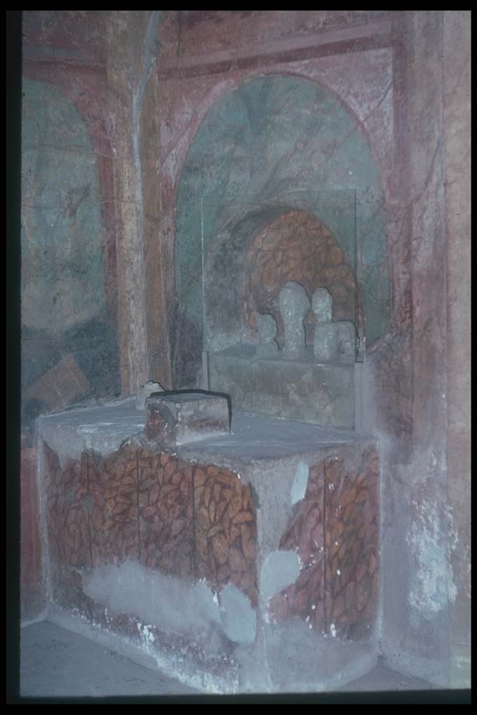 I.10.4 Pompeii. Alcove 25 in south-west corner of peristyle.
Lararium or domestic shrine with built in altar and apsed niche.
Photographed 1970-79 by Günther Einhorn, picture courtesy of his son Ralf Einhorn.