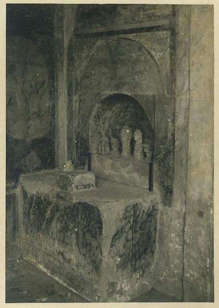I.10.4 Pompeii. 4th October 1937. Alcove 25 in south-west corner of peristyle.
Lararium or domestic shrine with built in altar and apsed niche. Photo courtesy of Rick Bauer.