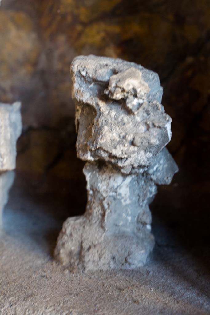 I.10.4 Pompeii. April 2022.
Alcove 25, detail of plaster cast, on the right, on the lararium or domestic shrine. (Image 2).
Photo courtesy of Johannes Eber.